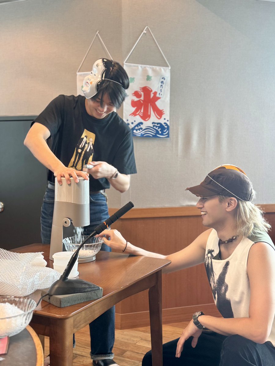 A_yantan1179's tweet photo. 仲良く氷を削っていたのに、

シロップごときで言い合いに。

#Aぇヤンタン https://t.co/a9Cp9Ba1x9