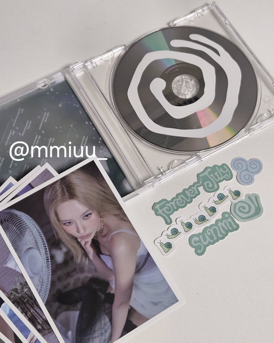 mmiuu_'s tweet photo. 이벤트로 겟한 Forever July 비매 🩵🩵
넘넘넘 예쁨,, ㅠ ㅠ CD도 스티커도 넘 귀여어...
@miyaohyeah #SUNMI #선미 https://t.co/aYDCwLi7U1