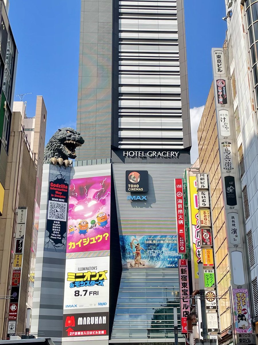 ganagona's tweet photo. 新宿で、オークストリートの異変を見たよ。
良いけど、、、色々怖い。ラストもなんか怖い。犬はえらい。 https://t.co/aY1pwbPKrx