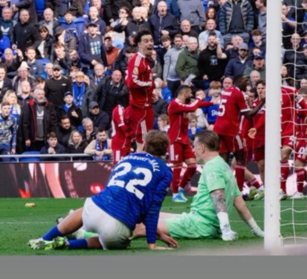 bobby_role's tweet photo. His hatred for Everton.
A proper Scouser 👏🏻 https://t.co/1yvMDO6Bc4