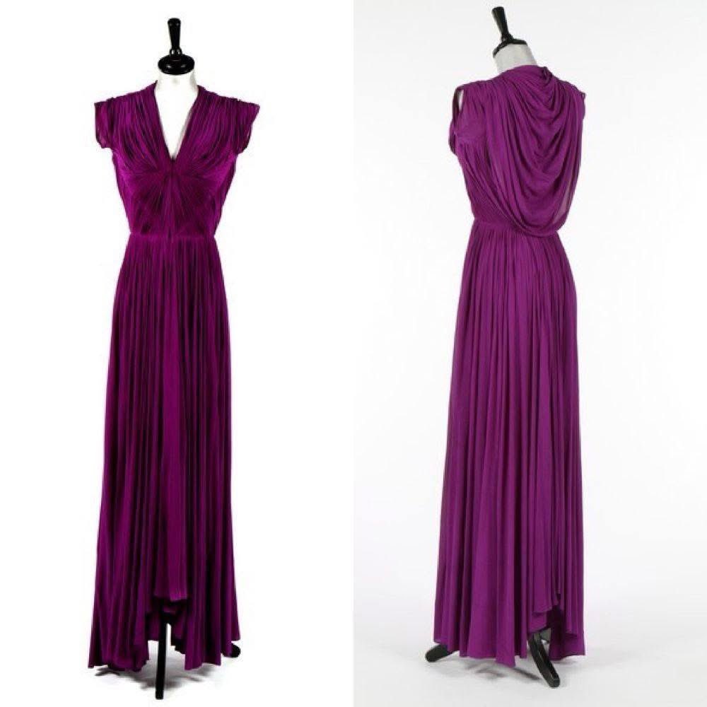 kateStrasdin's tweet photo. A favourite gown for a mid week boost and it is of course the ever distinctive Madame Grès and her perfect pleats. This vision in purple dates to the #1940s, the colour reminiscent of a rare and lovely orchid. Sold via @KerryTaylorAuct #FashionHistory 🗃️🪡 https://t.co/COQT6AojQl