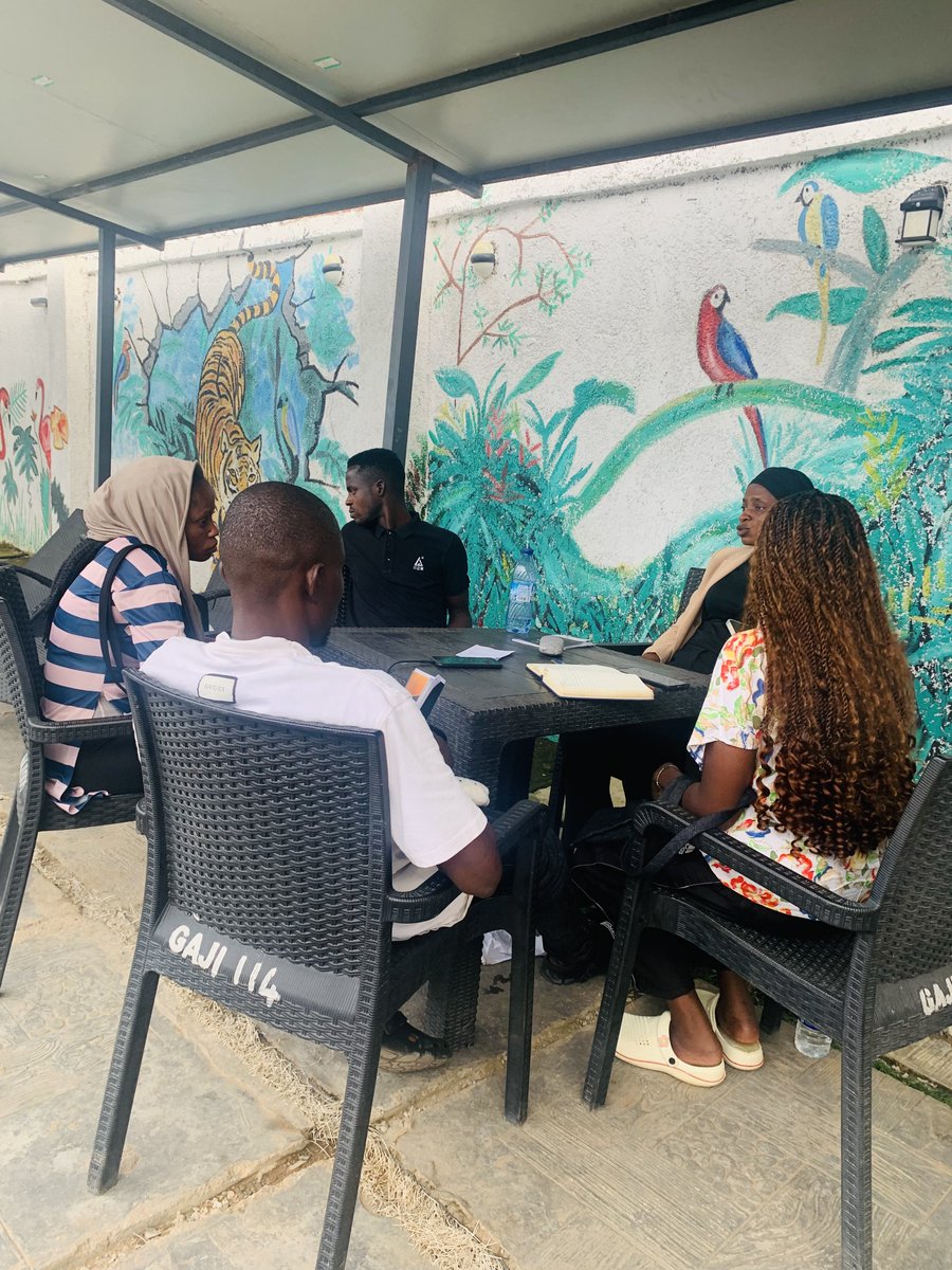 FuturePlanters's tweet photo. IDEAS ARE BREWING! 

The Planters are deep in brainstorming mode, putting heads together, challenging ideas and turning those “what if?” moments into presentations they can be proud of.

If you were on this team, would you be the idea person, the presenter or the researcher? https://t.co/tjzurvlVZS