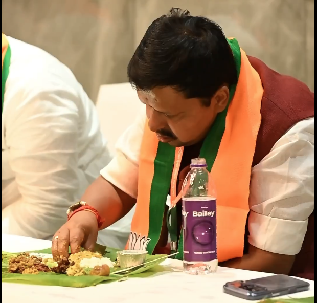 mikejava85's tweet photo. What your Child gets , What Fat BJP leaders eat https://t.co/e2cXiPpf2S