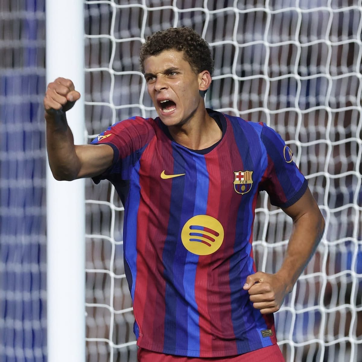 RBlaugrana8's tweet photo. Sinceramente, para mí creo que Hamza se está ganando tener minutos en el primer equipo durante esta temporada. https://t.co/6RnEEcCaiH