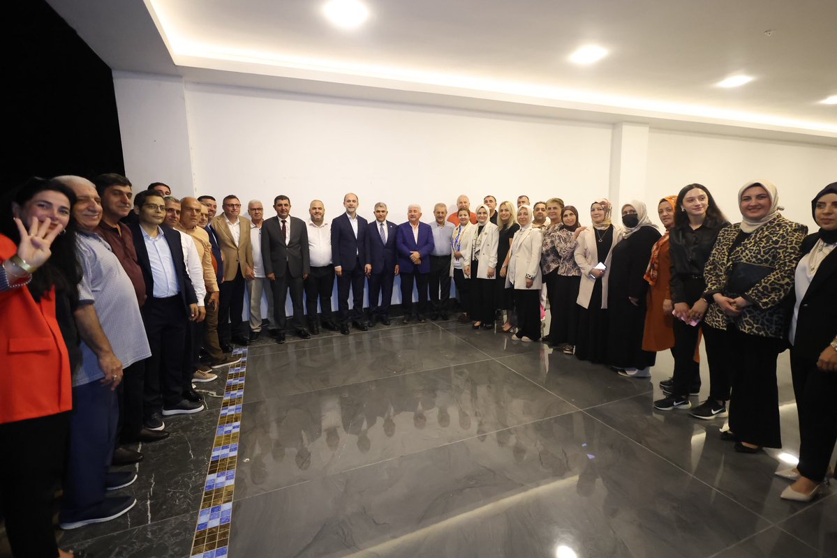 AbdulkadirOzl's tweet photo. İskenderun İlçe Başkanlığımız tarafından düzenlenen Teşkilat Vefa Buluşması’nda, partimizin kuruluşundan bugüne teşkilatımızın farklı kademelerinde görev almış kıymetli teşkilat mensuplarımızla bir araya geldik.

Bu güçlü teşkilatın bugünlere gelmesinde emeği, gayreti ve katkısı bulunan tüm yol arkadaşlarıma gönülden teşekkür ediyorum.

Bu anlamlı buluşmanın gerçekleşmesinde emeği bulunan İskenderun İlçe Başkanımız Bülent Özer kıymetli teşkilatına teşekkür ediyor; AK Partimizin 25 yıllık birikimi ve güçlü teşkilat ruhuyla Türkiye Yüzyılı hedeflerimize kararlılıkla yürümeye devam ediyoruz.

#MilletimizleÇeyrekAsırTürkiyeGeleceğeHazır