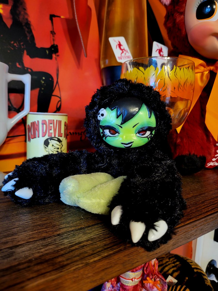 strangereigns's tweet photo. MINI MENACE - PROTOTYPE 
OOAK bag hanger (NFS) https://t.co/WF1zt6a2gz