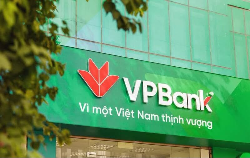 SoraNeena's tweet photo. VPBank gọi điện "quấy rối" cả những người không vay nợ?
Ngày Nay - Thu hồi nợ là quyền hợp pháp của ngân hàng và các tổ chức tín dụng. Tuy nhiên, những cuộc gọi liên tục, việc tìm đến người thân, bêu tên hay thậm chí các hành vi mang tính đe dọa xuất hiện trong quá trình thu hồi nợ… hiện đã không còn đơn thuần là việc “đòi một khoản tiền đến hạn”, mà trở thành vấn đề về giới hạn quyền lực của một tổ chức tài chính đối với khách hàng.
Đọc thêm link dưới bình luận.
-CT-
#ComCom