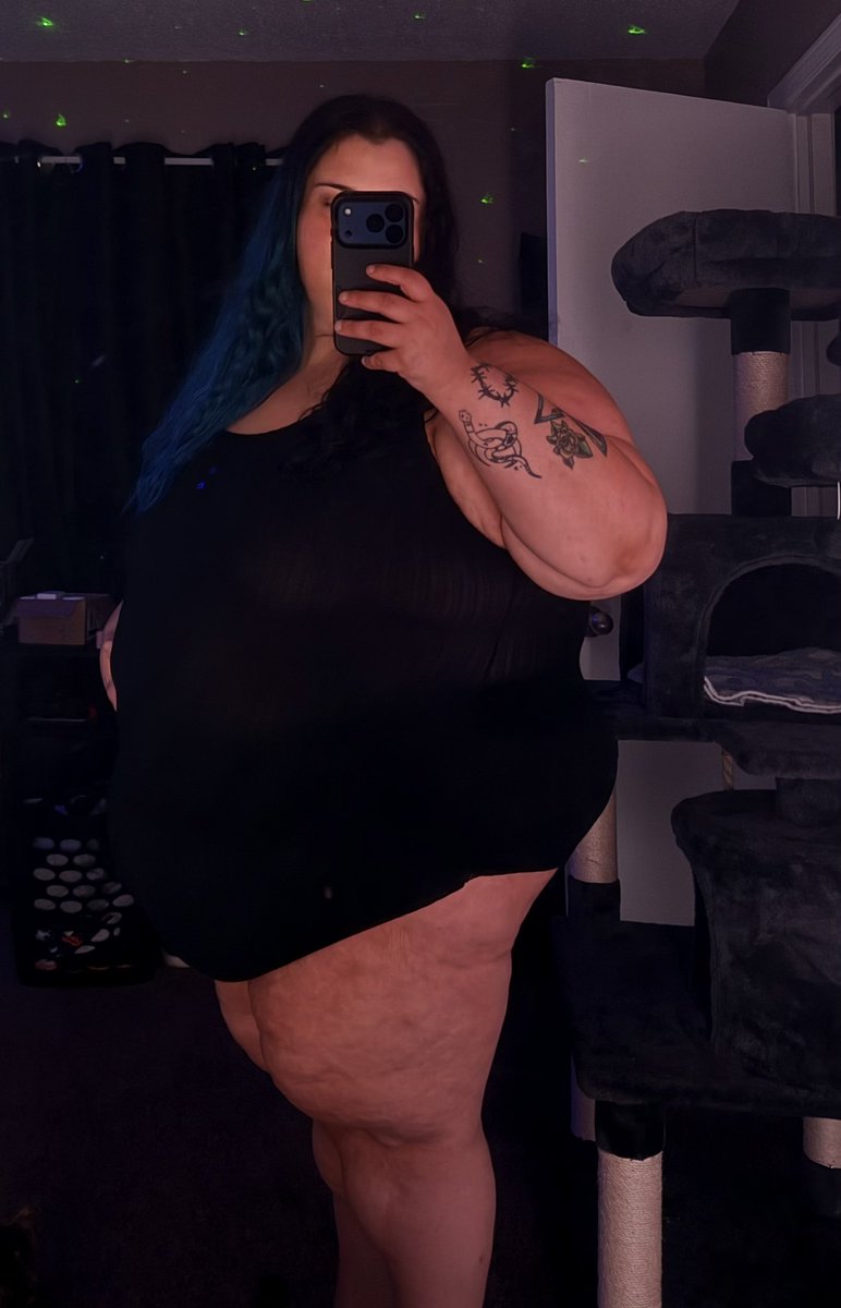 vixvibrant's tweet photo. the face vs the body https://t.co/JYJkTWp9DN