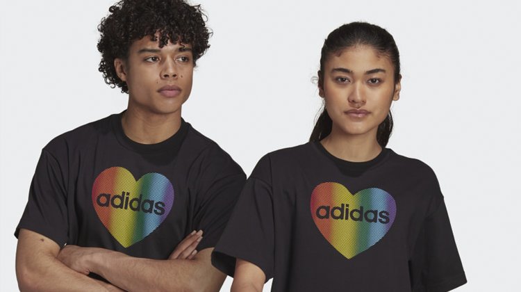 TaconesConColor's tweet photo. En #Argentina 🇦🇷 NO ❌️ #Adidas 

#BoicotAAdidas 🚫 #NoAdidas

Adidas elige hombre para exhibir traje de baño de: MUJER! ♀️

#Adidas 🟰 #Woke 🟰 #Agenda2030 https://t.co/bKcYNkNtbo