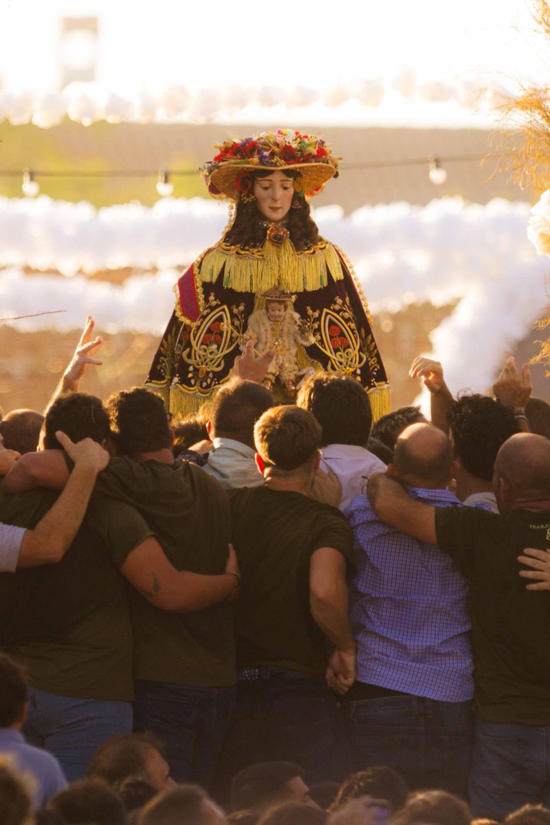andresgones_'s tweet photo. La Virgen se va para Almonte. https://t.co/7COxoHA8HY