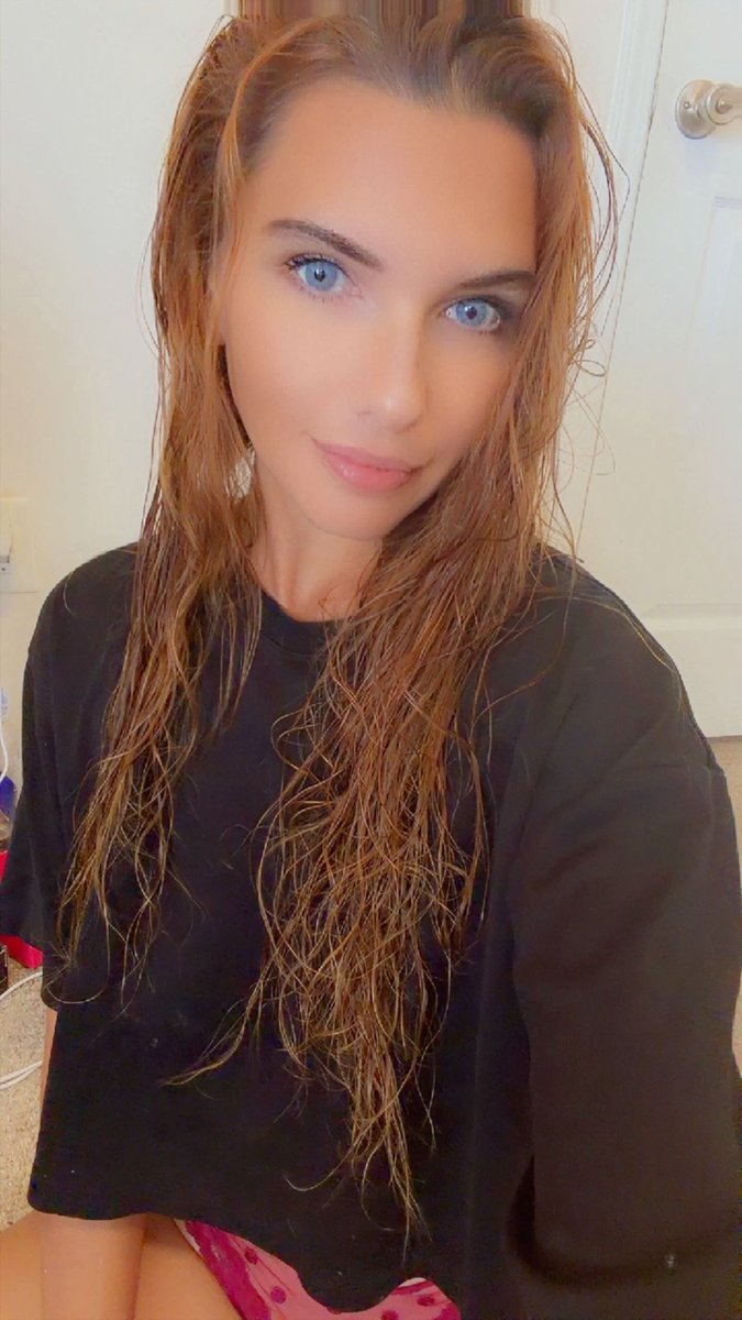 alexiial0's tweet photo. Live. Hump day #camgirl #chaturbate https://t.co/qOT3fhpRED