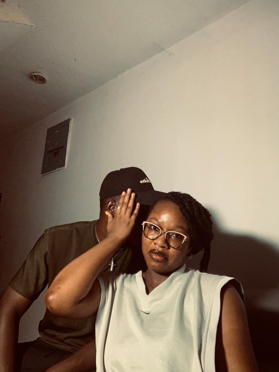 trust102525's tweet photo. If you like believe everything u see online 

You're on your own oo

She's married oo and deceiving gullible women with her book https://t.co/jh10qOPSt8