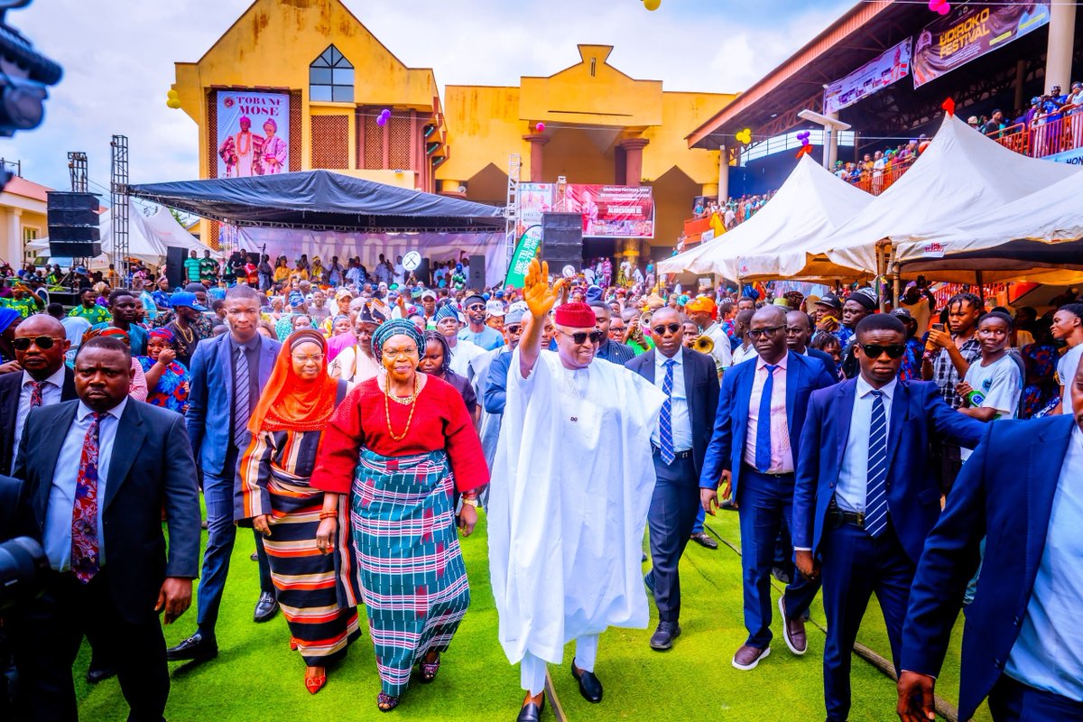 AkinwumiOlami15's tweet photo. @biodunaoyebanji @AsiwajuOladimej @arojinle1 @ekititrends @TanimolaKolade @iMotivateAfrica @akinwale_cfi @Alpha_Yom @cpsekiti @YemibOyebanji @_chiefagbabiaka cultural festival, HE BAO gave an indication on his administration’s plan to elevate cultural festivals to drive tourism and economic development.
#PeoplesGovernor
#BAO4all
#Udiroko https://t.co/uLq500cefl