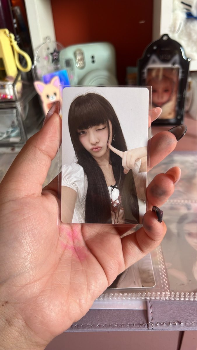 Iroha6w's tweet photo. Feedback positivo para @noiva_da1jihyo, Amo esse photocard e tenho ele em minhas mãos agora hehe e tbm amei os brindes!!! https://t.co/rPG9jPbovn