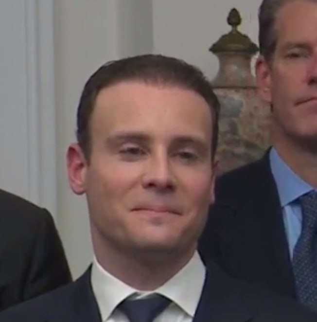 suitman's tweet photo. The face you make when you long hype right before you put the name of the exchange in Donald Trump's prepared remarks.

Hyperliquid https://t.co/bqK31KhfOZ