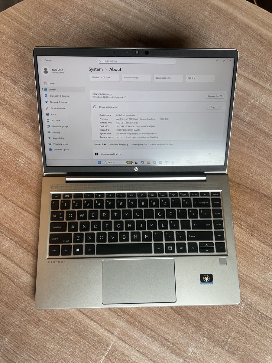 Val_Gadget's tweet photo. Laptop and a Dream https://t.co/XcBP8NxFJi