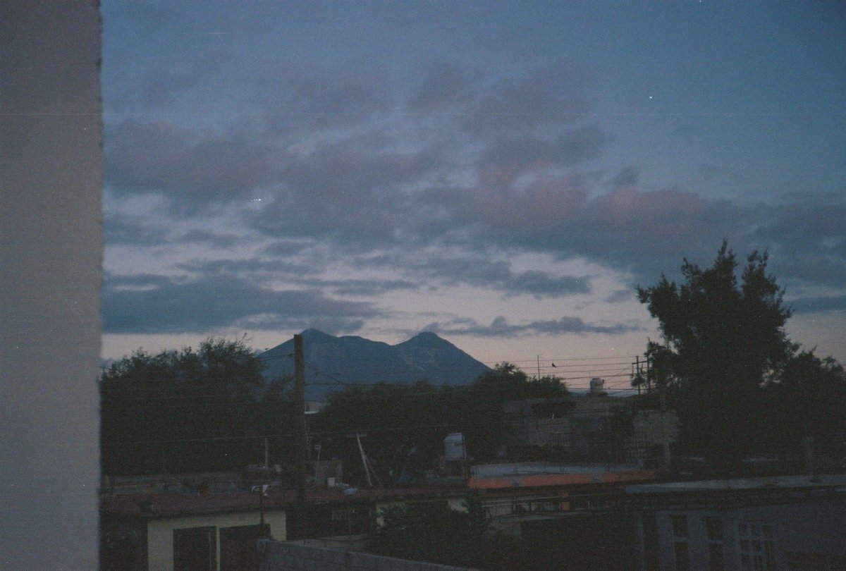 Fobos_9's tweet photo. El Fraile 

#analogphotography #photography #35mmfilm #landscape #urbanism https://t.co/7UgVp9mXrN