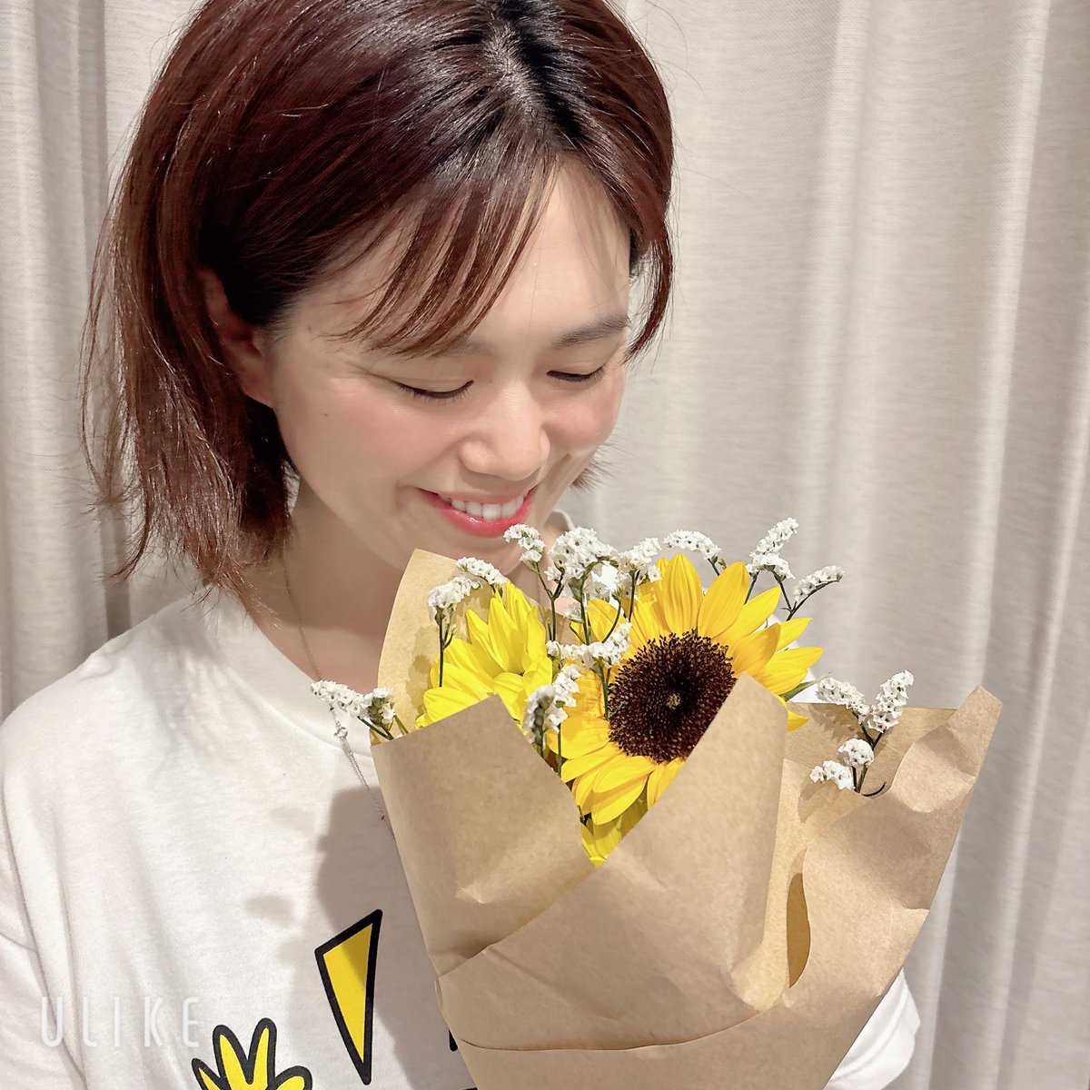 mahi3245's tweet photo. 我が妻お誕生日おめでとう🎉

写真は少し前にヒマワリの花束をプレゼントした時のやつ https://t.co/GjkYwBG5yQ