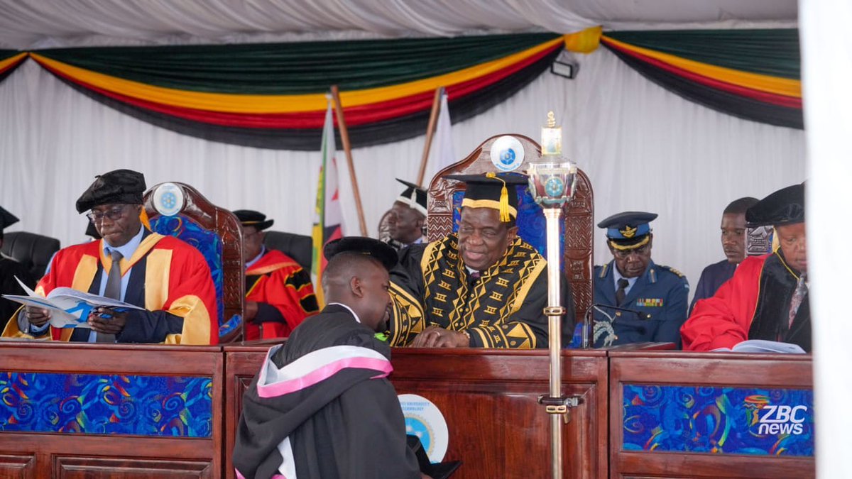 ZBCNewsonline's tweet photo. PRESIDENT MNANGAGWA CAPS OVER 3 000 CUT GRADUANDS
Chinhoyi University of Technology Chancellor, President Dr Emmerson Mnangagwa, has capped more than 3 000 graduands at the university’s 22nd Graduation Ceremony as CUT marks its 25th anniversary.
#CUTGraduation #CUT25 #PresidentMnangagwa #ZBCNews