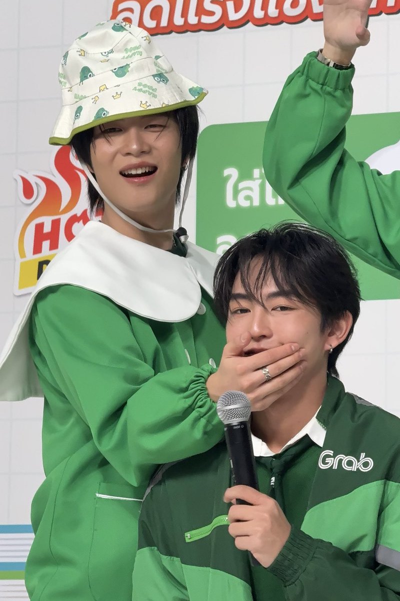 goodbyemy_b's tweet photo. ปะป๊าลูกแอบกินขนมแล้วไม่ยอมแปรงฟั—

ม๊าเงียบ https://t.co/Sd4bB3lM7C