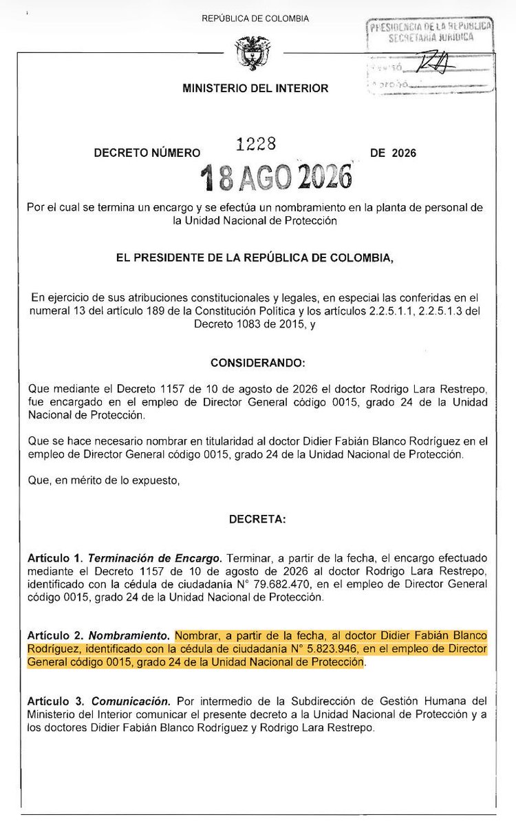 AnaErazoR's tweet photo. 🚨Finalmente, @ABDELAESPRIELLA, en silencio y sin el bombo que tanto acostumbra, nombró a @DidierblancoR, el “influencer” con ínfulas de bodeguero que durante la campaña atacó irresponsablemente y con señalamientos gravísimos a nuestro candidato @IvanCepedaCast y que llegó a llamar “zurdos de mierda” a quienes hoy somos oposición a este Gobierno.

Y es precisamente a este personaje a quien @ABDELAESPRIELLA le entrega una entidad que tiene bajo su responsabilidad LA SEGURIDAD, LA PROTECCIÓN Y LA VIDA de integrantes de la oposición, periodistas, líderes sociales, defensores de derechos humanos y miles de personas amenazadas en todo el país.

Estamos hablando de poner al frente de una entidad encargada de proteger personas en riesgo a alguien que hasta hace pocos estigmatizaba públicamente a sectores que ahora deberá proteger.

ESTO ES UNA VERGÜENZA y resulta muy preocupante el silencio de buena parte de los medios que simplemente reporta el nombramiento como si se tratara de uno más, sin preguntarse por sus antecedentes públicos, su idoneidad y, sobre todo, por las garantías de imparcialidad que deberá ofrecerle a la oposición.