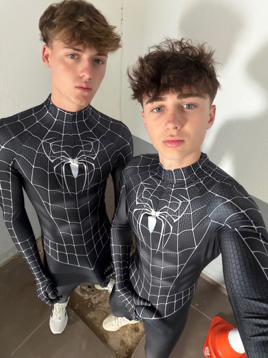 Axelydanielx's tweet photo. Your vergadores are ready to save the city 🏙️ https://t.co/j0Mi7Sox1P