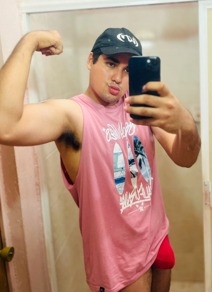 Tiagoant's tweet photo. Hoy andamos PINK #gay #mexico https://t.co/6TmhNbhV2v