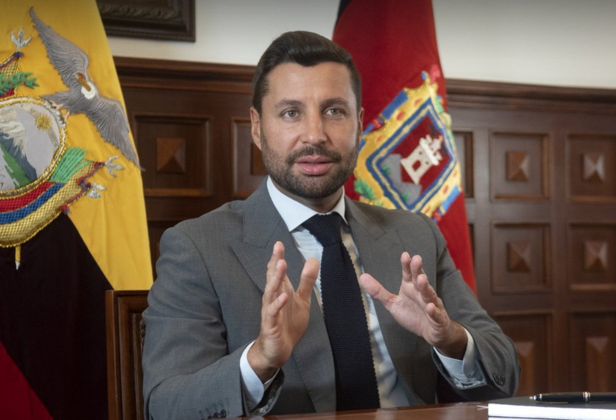 vtv_ecuador's tweet photo. #País 🛑#ÚltimaHora | Michele 🎙🗞 #Sensi-#Contugi, director del Centro de Inteligencia Estratégica (#CIES), y su esposa fallecieron este miércoles 19 de agosto. El 🚁helicóptero en el que viajaban se estrelló en el condado de #Samburu, #Kenia https://t.co/JYmapux8B5