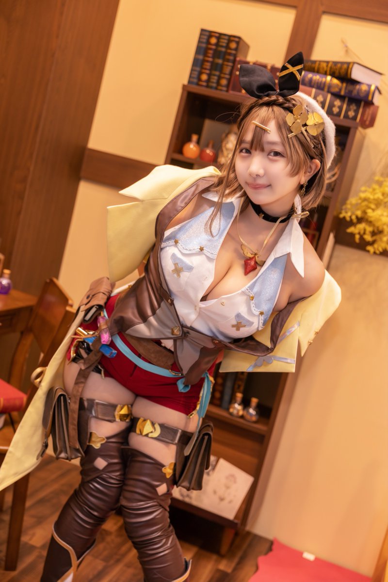 saaya_cosplay's tweet photo. おはよー！今週も元気に行こー！ https://t.co/fTbV03msRh