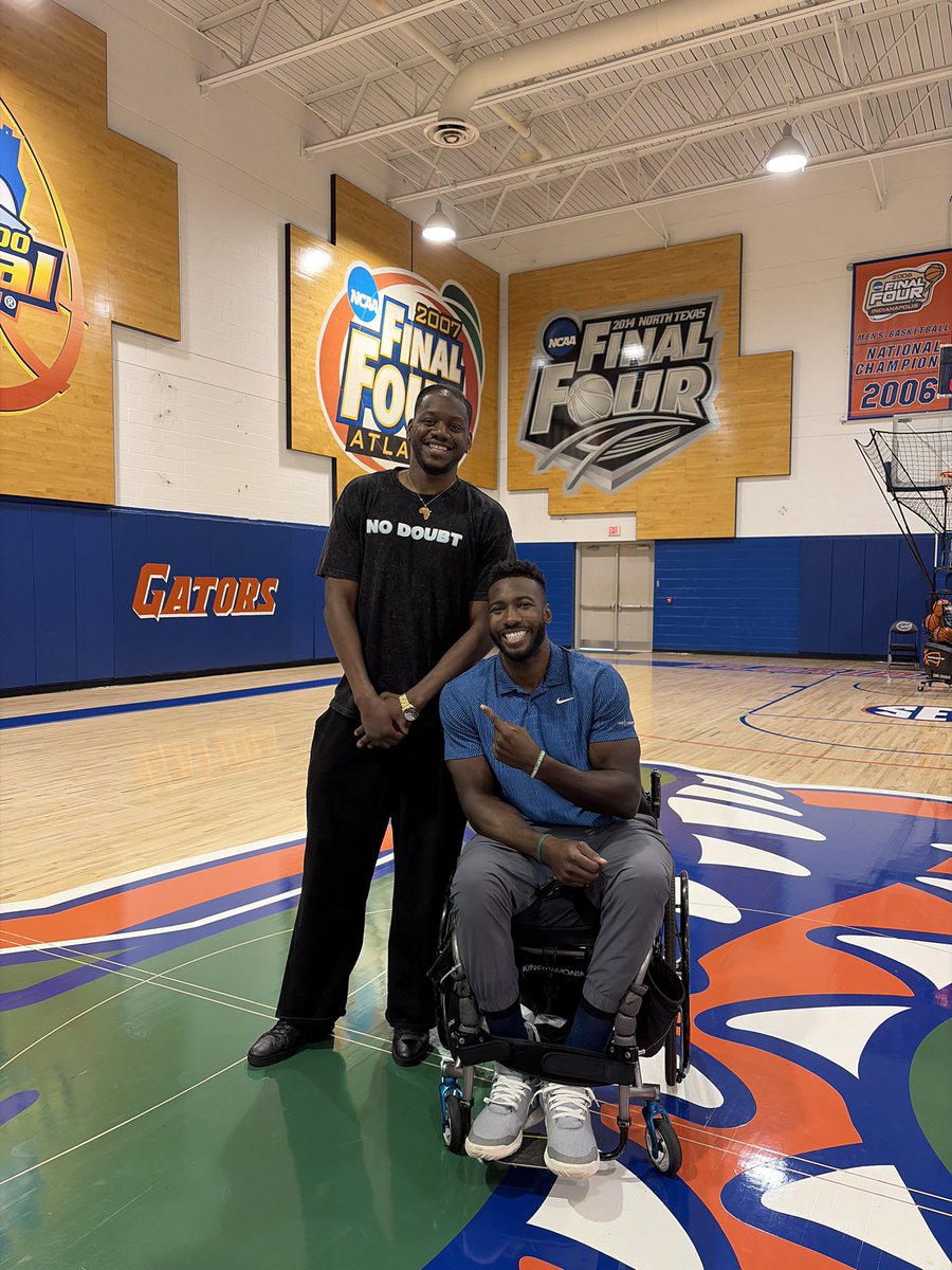 Will15Yeguete's tweet photo. Missed this place! 
@PatricYoung4 

🙏🏾🧡💙🏀

#GoGators https://t.co/JXnjsKrnbz