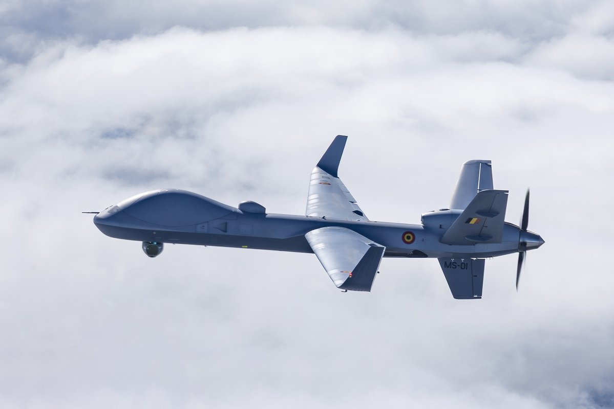 BeAirForce's tweet photo. The MQ-9B SkyGuardian can stay airborne for over 40 hours. Operated from Florennes by our crews, it provides  intelligence and surveillance support for national and allied missions. https://t.co/dVDTEwU5SW
