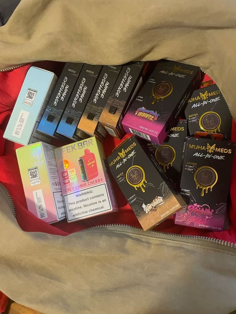 DojaPak60601's tweet photo. Peace mate, I mean no disrespect; I just want to create new connections. I have some top-shelf buds, mushies, yarts, eddies, wax, muha, geek bar, and more in stock. So, I was wondering if you would be interested in ordering some? https://t.co/76Xht7FKbc