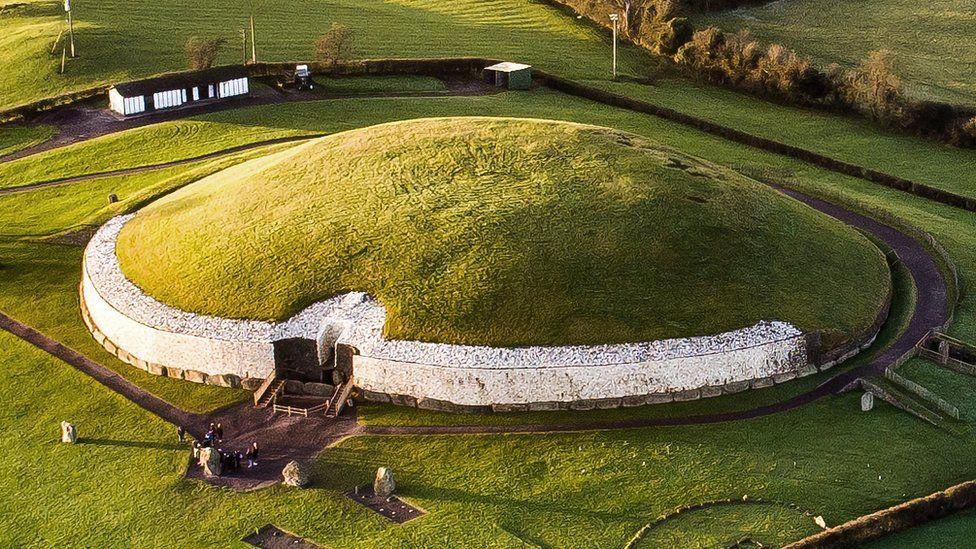 itsjohncrotty's tweet photo. 5000 years ago - The Irish are building the largest reverential structures in Europe, if not the world.  
They are masters of stone and sky, world leading in astronomical knowledge and architectural engineering.

4000 years ago - The Irish are producing  world class metallurgy.  75% of all the gold lunulae found in Europe are from Ireland.

1500 years ago - Irish law is world leading.  Advancements include some of Europe’s earliest humanitarian laws like ‘The Law of the Innocents’, 697AD, protecting women and children in time of war. A complex system of Brehon Laws include Animal welfare laws, property rights & even divorce.  

1200 years ago - Gaelic Ireland is Europe’s intellectual and artistic powerhouse.  It is producing the world’s most beautiful manuscripts and metalwork, its monks and scholars bringing sophisticated theology, philosophy, astronomy, computus and geography to Europe. 

Hold your head high Gael

Small island - immense legacy