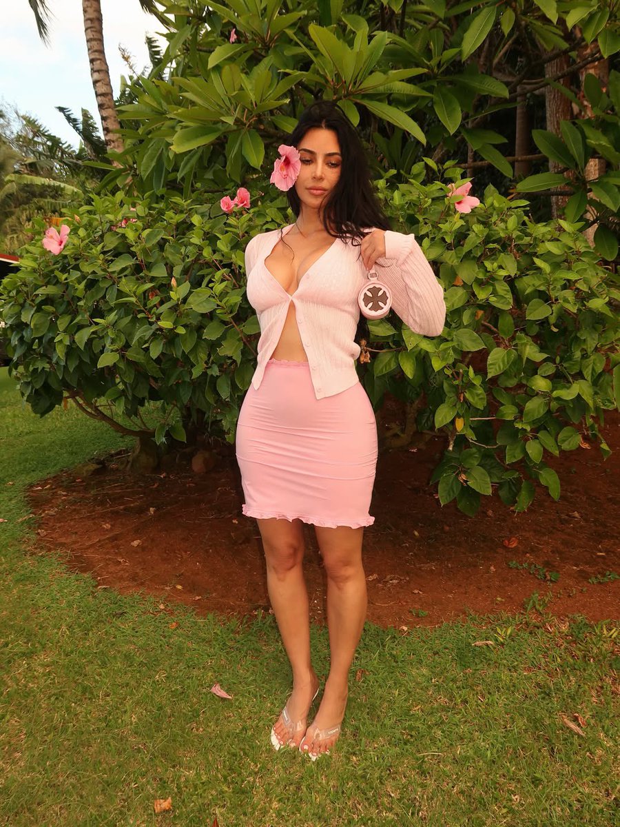 Dashvirall's tweet photo. She glowing 🥹 https://t.co/rhKCUGZwCa