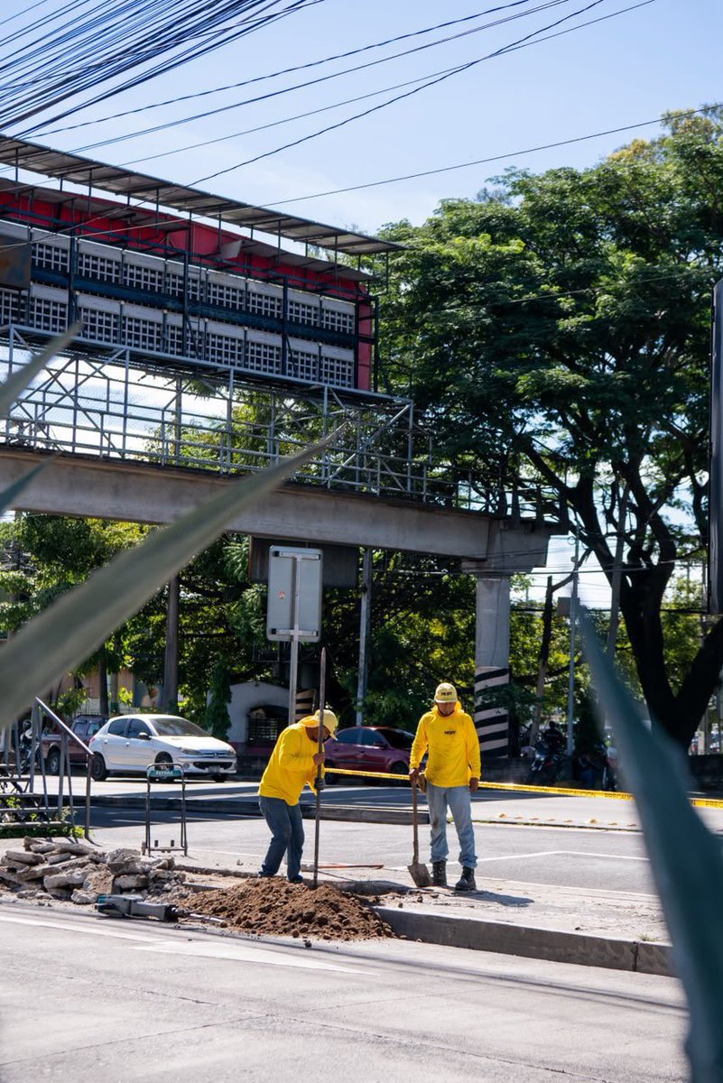 _AnaaaLopez's tweet photo. San Salvador contará próximamente con paradas de autobuses inteligentes, equipadas con tecnología que permitirá a los usuarios dar seguimiento a las unidades del transporte colectivo. https://t.co/EBNzH5koOa