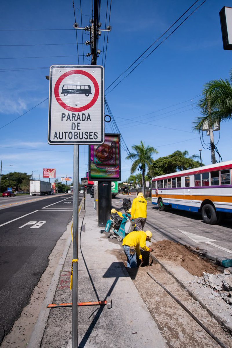 _AnaaaLopez's tweet photo. San Salvador contará próximamente con paradas de autobuses inteligentes, equipadas con tecnología que permitirá a los usuarios dar seguimiento a las unidades del transporte colectivo. https://t.co/EBNzH5koOa