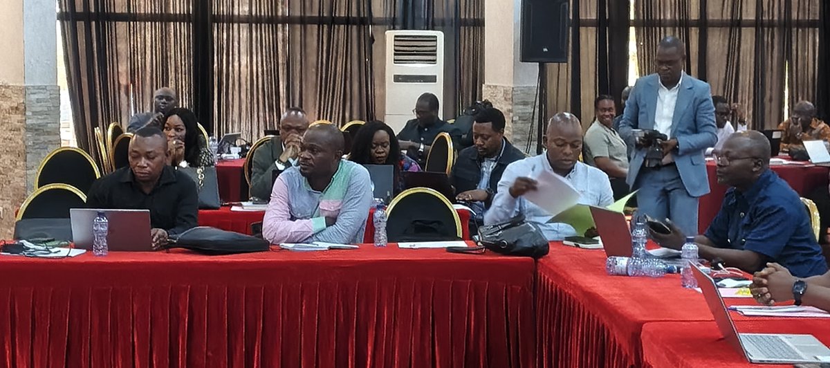 EchangeT39425's tweet photo. #RDC 🇨🇩 | Santé
Le Dr Audrey MULUMBA WA KAMBA, Directeur du @Pev_rdcongo a clôturé ce mercredi 19 août 2026 à Kinshasa, le briefing des superviseurs centraux pour la Journée Locale de Vaccination #JLV prévue en septembre 2026 dans 9 provinces.
#PEV #Vaccination #ZeroPolio https://t.co/DkDI2weEmS