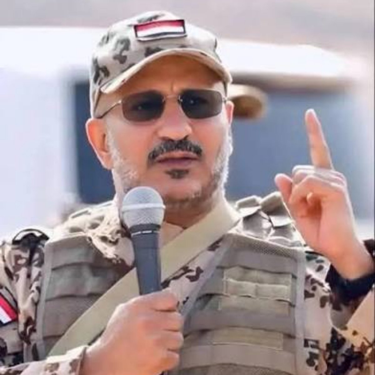 LYEMEN's tweet photo. السعودية تكلف خليفة لطارق وسط غموض مصيره.

بدأت السعودية، الأربعاء، ترتيبات لمرحلة ما بعد رحيل طارق صالح، قائد الفصائل الإماراتية بالساحل الغربي لليمن.

يأتي ذلك وسط غموض يكتنف مصيره.

ونشرت وسائل إعلام سعودية تصريحات لمحافظ الإصلاح بالحديدة الحسن طاهر بعد تعافيه من إصابته. https://t.co/JLHg8TDSmF
