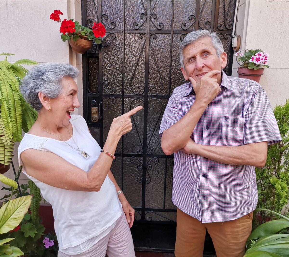 GlorenEn's tweet photo. No ha sido un reinicio auspicioso para GLOREN, pero no queremos desanimarnos. 

Los comienzos no siempre son como los planificamos en el papel, pero las ganas y el compromiso con lo que hacemos intactos. En GLOREN creemos en los procesos, en el trabajo bien hecho y en el valor de insistir cuando uno confía en lo que ofrece.

Seguimos en marcha, poniendo el mismo cariño de siempre en cada detalle de nuestros juegos de mesa y convencidos de que el esfuerzo constante da sus frutos.

Si te gusta lo que hacemos, nos ayuda muchísimo que nos apoyes compartiendo esta publicación o pasándole la voz a alguien a quien le pueda servir. Cada pequeño gesto suma un montón para nosotros.

Para pedidos, consultas o coordinaciones, puedes escribirnos directamente por aquí:  https://t.co/jqXPgf3ImS
