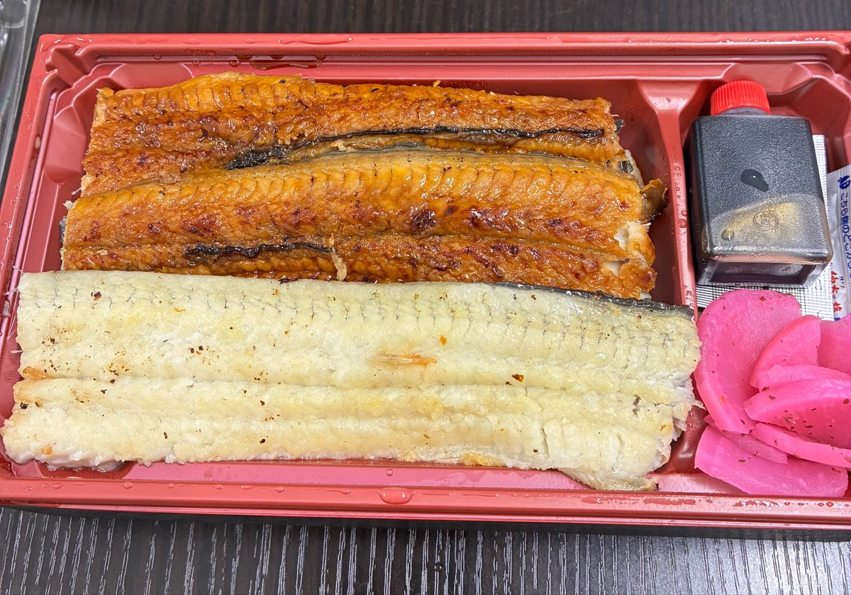 kunshana01's tweet photo. 昼ごはんは
鰻🥢
美味しかったぁ😊
夜は
カロリー抑えて
とうもろこし
納豆
グラノーラヨーグルト https://t.co/7mCeg0FE0V
