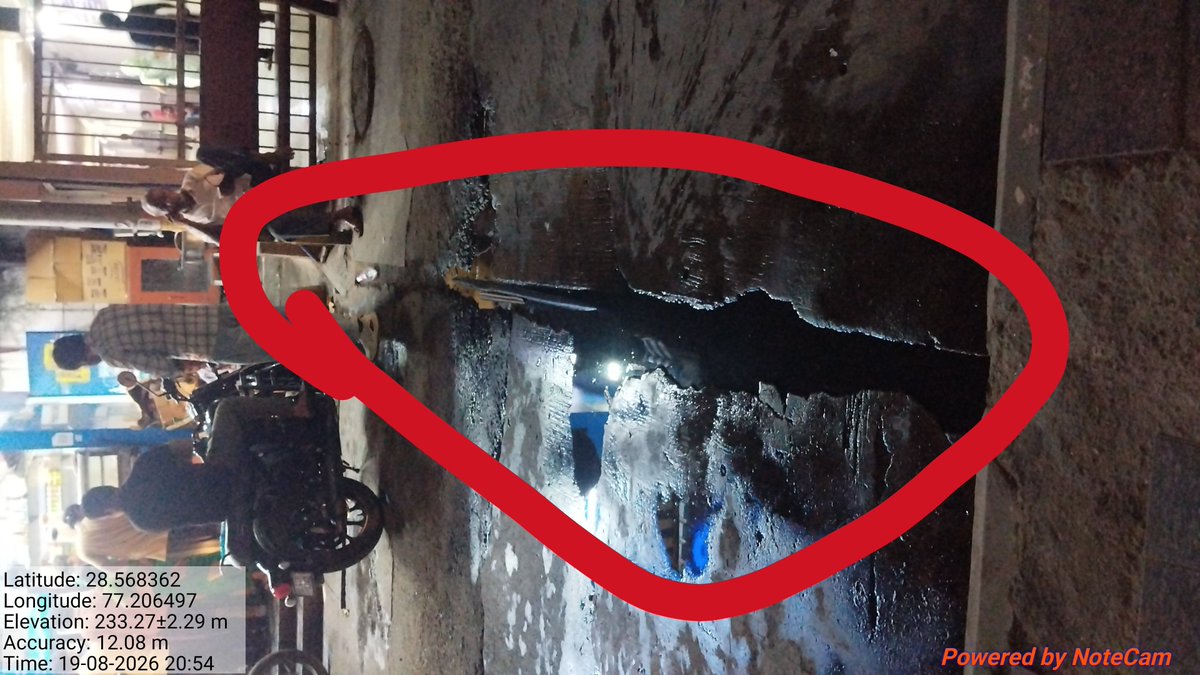 GAURAVT66948771's tweet photo. @SJHDELHI 
आपका ध्यान VMMC एवं सफदरजंग अस्पताल के पास सड़क की अत्यंत खराब स्थिति “यह क्षतिग्रस्त सड़क स्ट्रेचर पर ले जाए जा रहे मरीजों के लिए अत्यंत खतरनाक है। इससे मरीज को झटका लगने, चोट लगने या उनकी स्थिति बिगड़ने का गंभीर खतरा हो सकता है।
 जन औषधि और वेरका दुकान के पास https://t.co/ZD45DpyacL