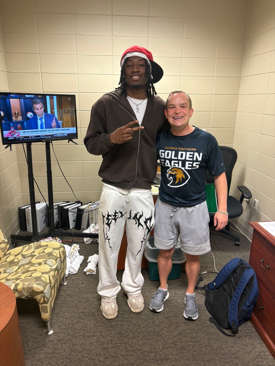 GS_GoldenMBB's tweet photo. All smiles for the first day of classes! 😁

Let's have a great year!

#gogoldeneagles https://t.co/WkP5H2ZIvM