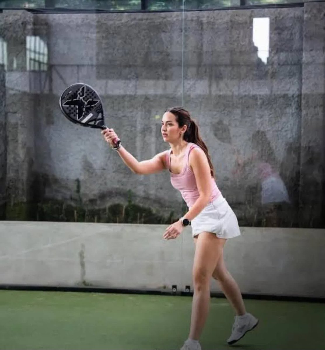 mandaanisah's tweet photo. MBAAAAK MAAF 🥹‼️
Plis bgt jangan cuma FOMO maen padel, pelajari dulu tekniknya, kira-kira dari gayanya siapa artis paling jago?￼ https://t.co/E6GSzM6bJX