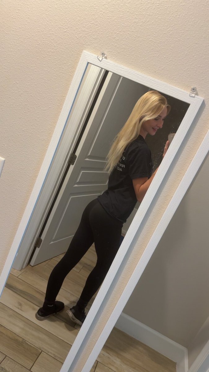 Summerxxop's tweet photo. I need to get another body mirror 😩 https://t.co/R3Vf1aJxOY