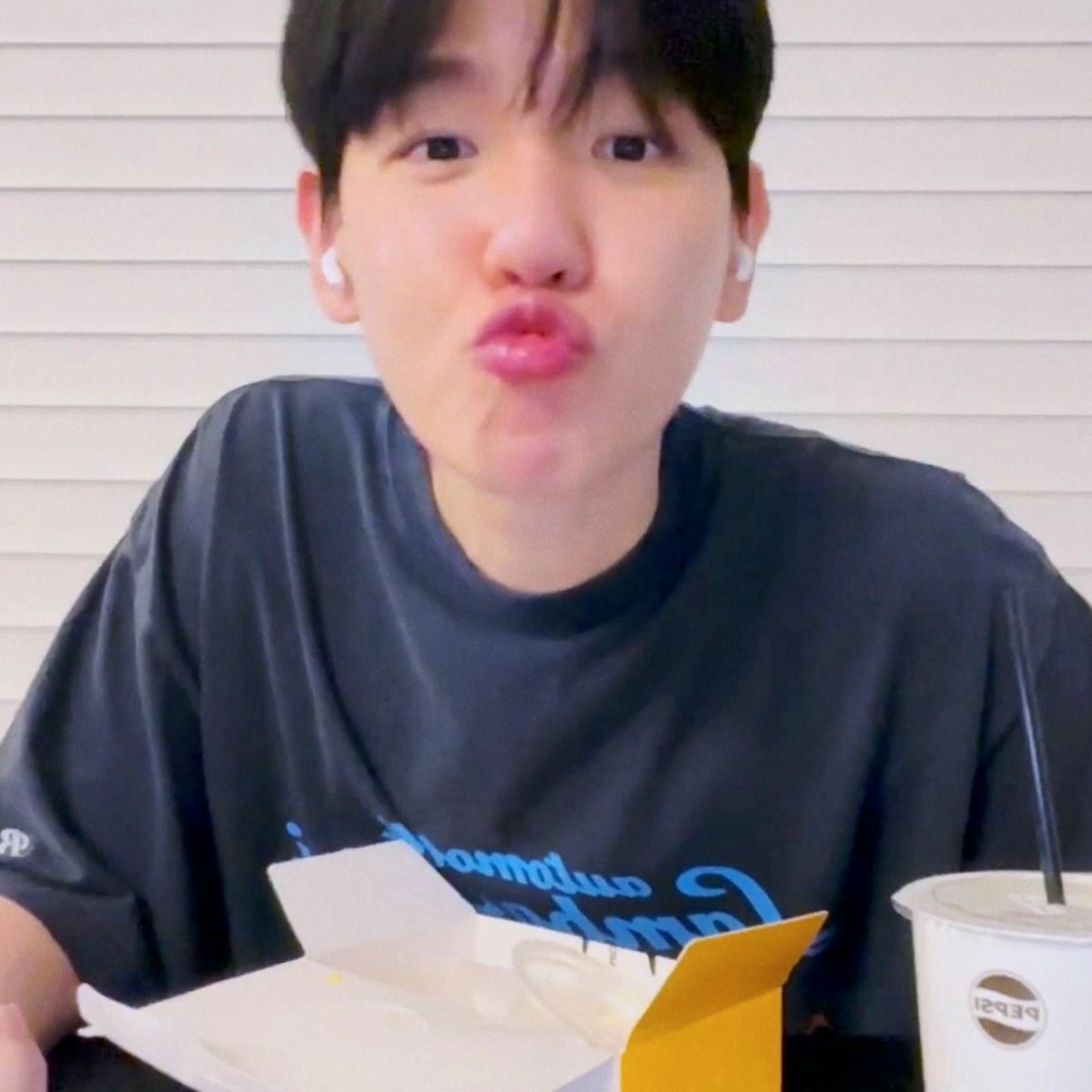 codeB5O6's tweet photo. 😚🤍 https://t.co/j31Euhiq44