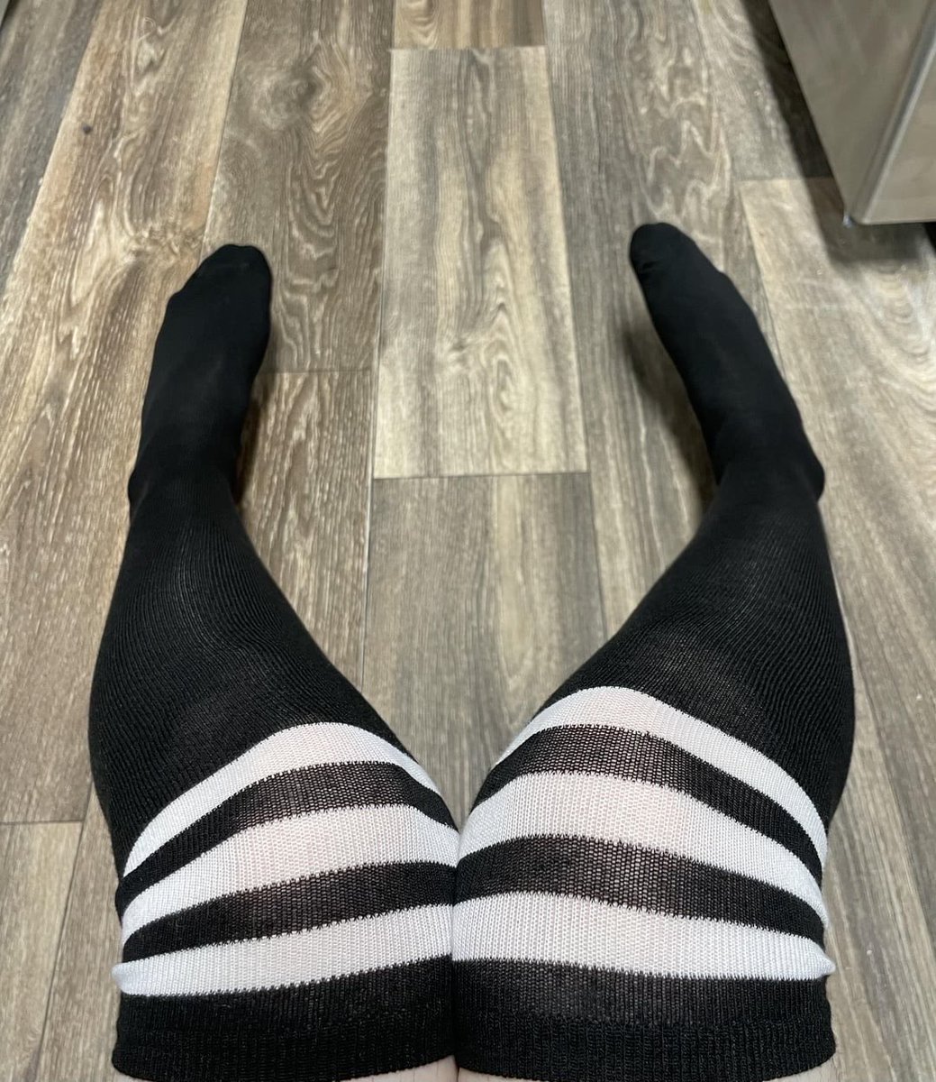 Blairedotexe's tweet photo. I hope straight guys like thigh highs 🫣
#femboy #feetfetısh #tgirl #transgirl https://t.co/YARbC7knH8