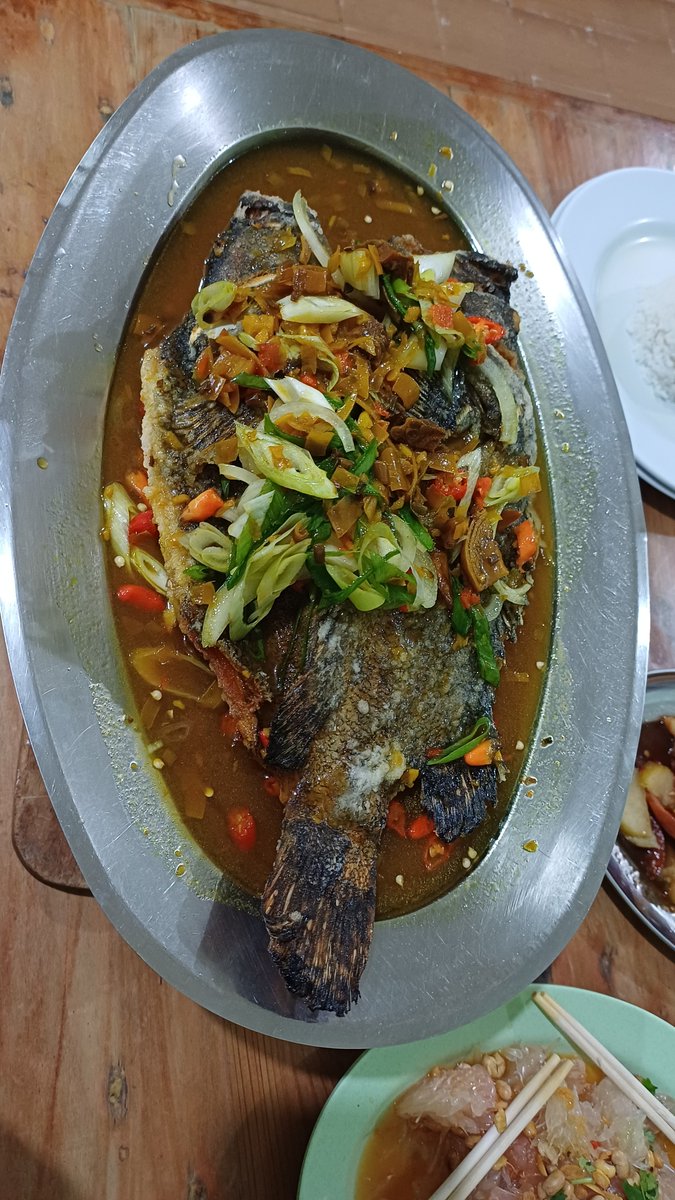 pansypeadream's tweet photo. Jajan di kampung halamannya @hanberryofc , mbi udh pernah makan disini belom dek? https://t.co/C66g3DnjXd