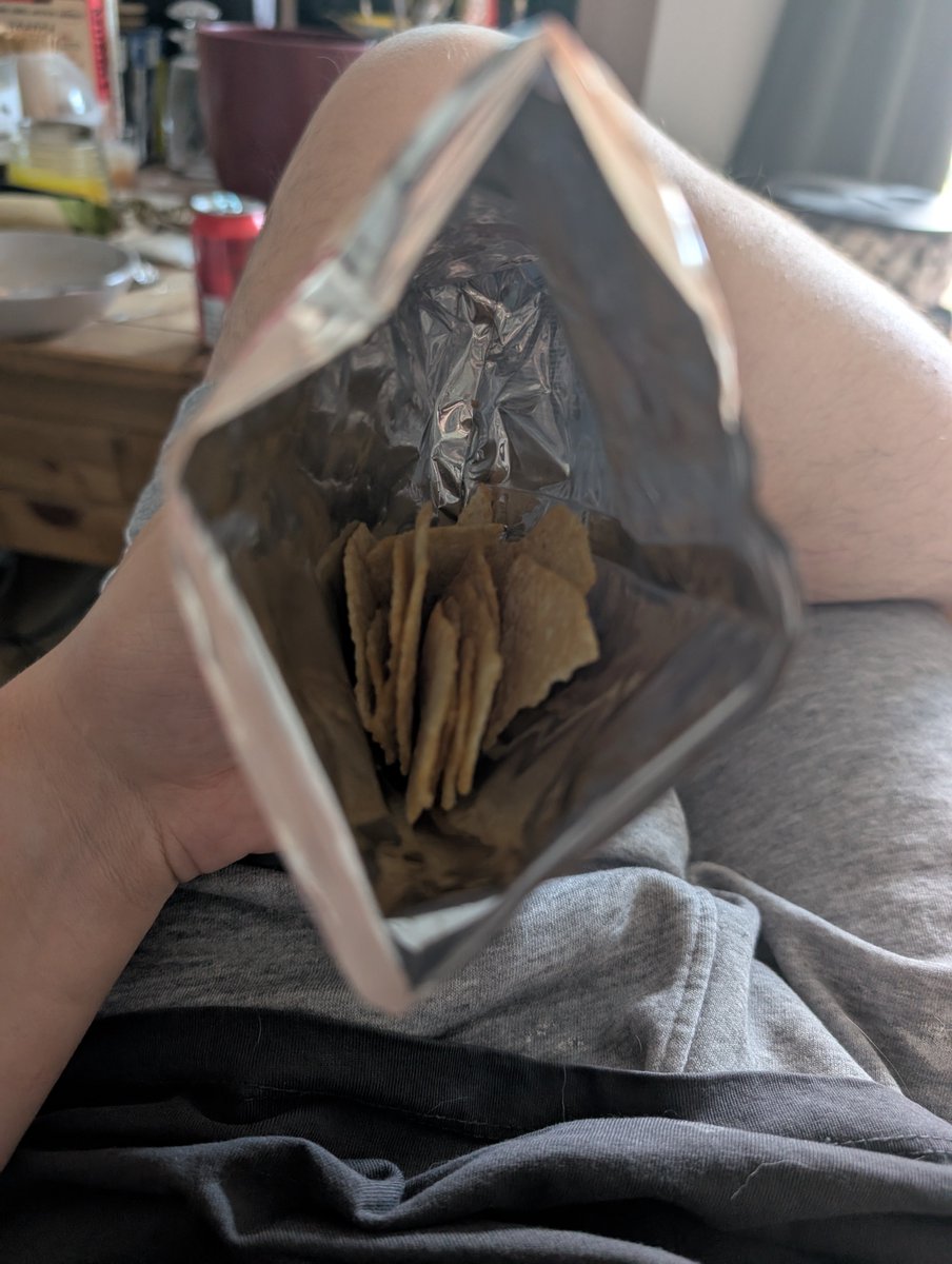ThisIsJack_'s tweet photo. Hey @walkers_crisps, can you explain how 13 pieces of broken crisps counts as a whole pack in the year of our lord 2026? https://t.co/fMD1xNHOkV