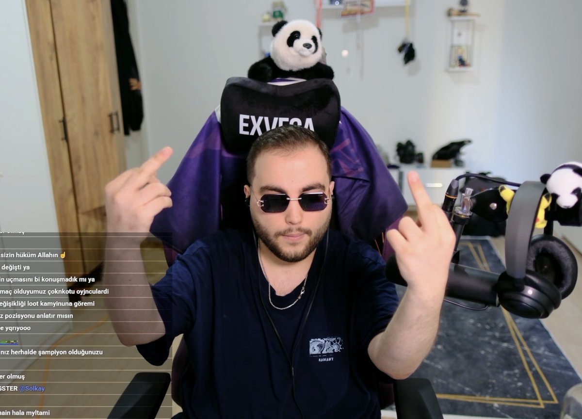 vonderxd's tweet photo. Gangster Panda https://t.co/p1m1YlkEtp