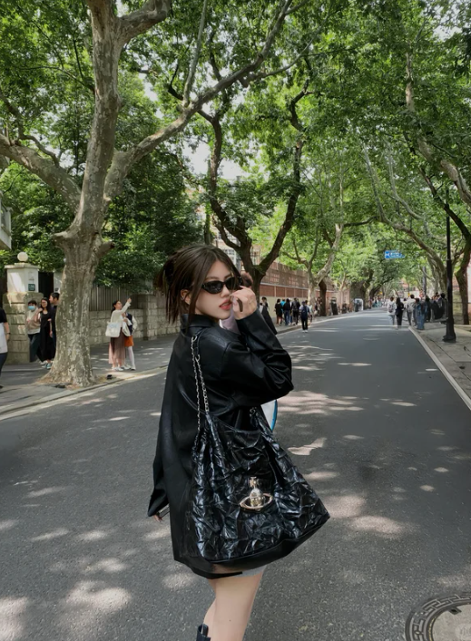 OBancuh's tweet photo. 哎，#上海 花鸟市场那盆茉莉香了一路，#反差 明天想找同样喜好的哥哥一起挑绿植。#萝莉 https://t.co/R0cMZsXXbv
